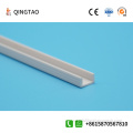 Bílý separátorový pás ve tvaru PVC